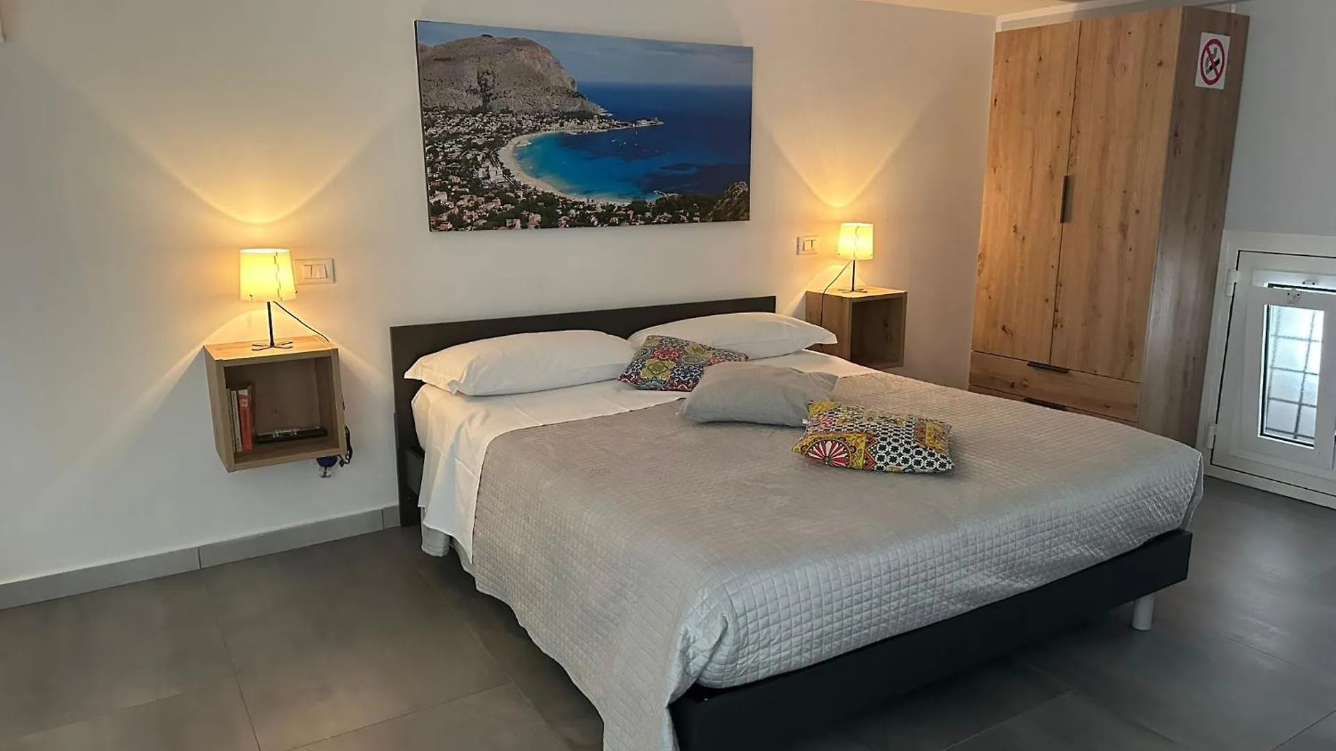 Vespro House Villa Palermo 0*,  Italy