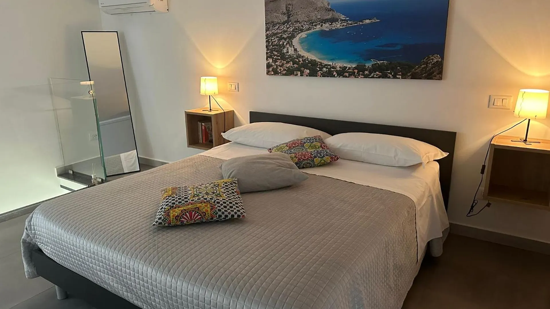 Holiday home Vespro House Villa Palermo Italy